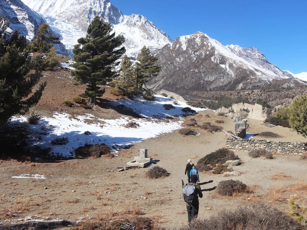 Walking towards Thorong La